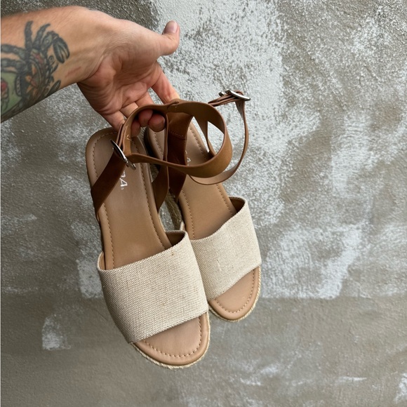 Soda women’s espadrille wedges - Picture 2 of 4